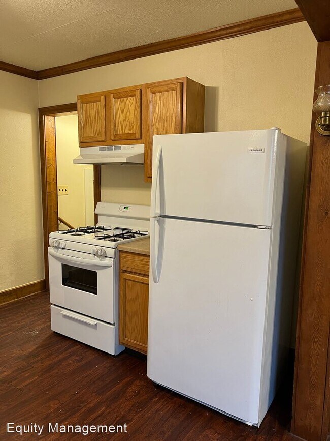 Building Photo - 4 br, 1 bath House - 833 Lawrence