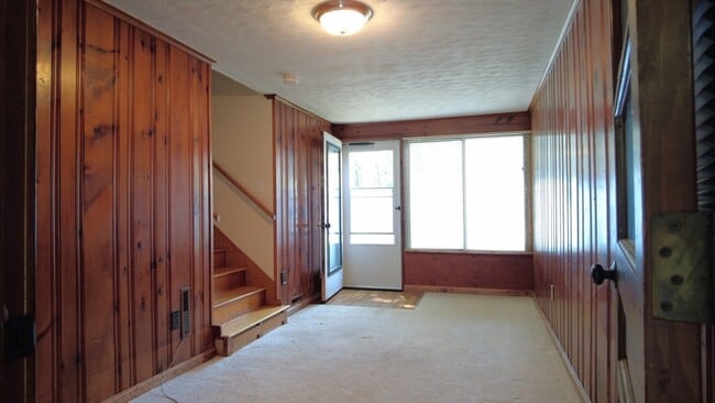 Building Photo - 12 Oak Hill Rd