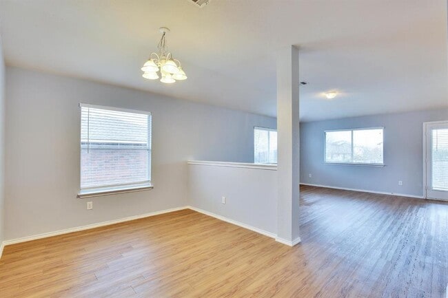 Building Photo - 1002 Remington Dr