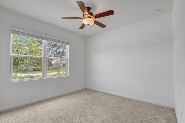 Foto del edificio - 2550 SE Rock Springs Dr