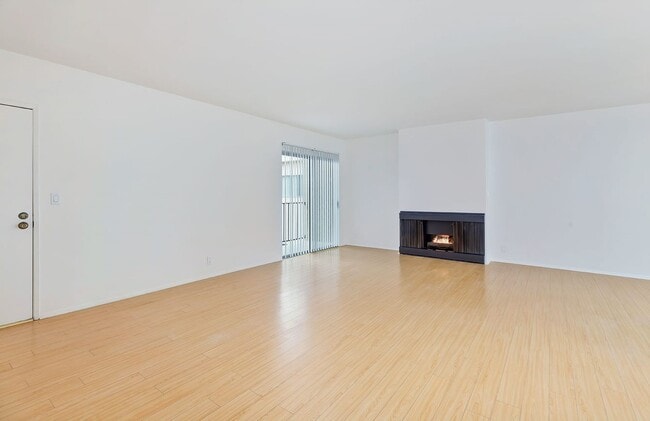 living room - 843 16th St