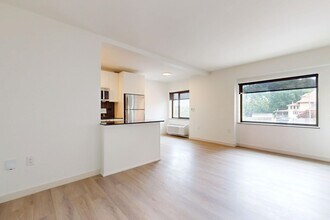 Interior Photo - Six40