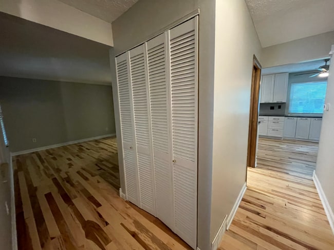 Foto del edificio - 3211 Creston Ct