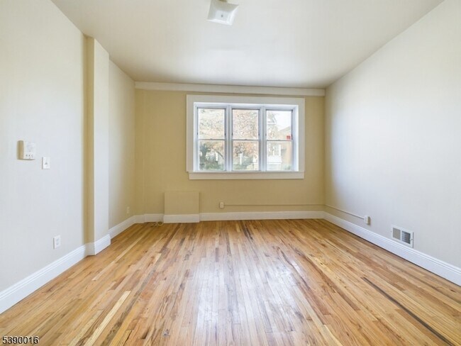 Foto del edificio - 413-15 Dodd St