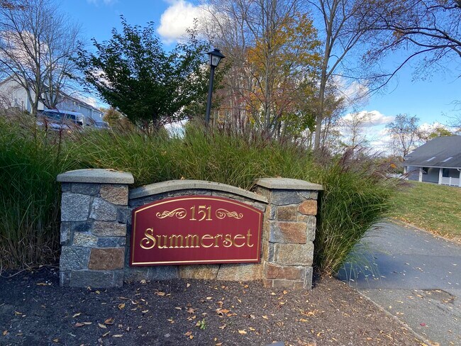 Foto del edificio - 151 Shelter Rock Rd