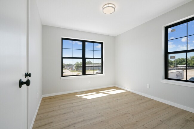 Foto del edificio - Clear Lake Twinhomes