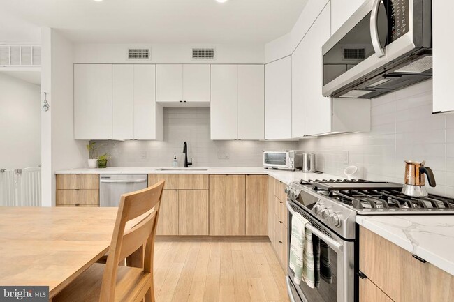 Foto del edificio - 3514 13th St NW