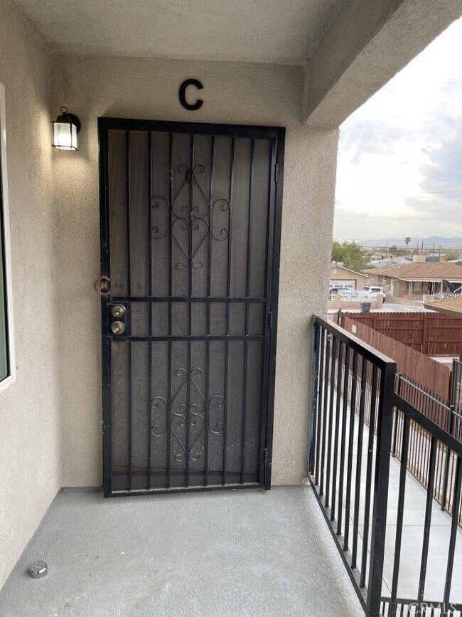 Building Photo - 1140 Deseret Ave