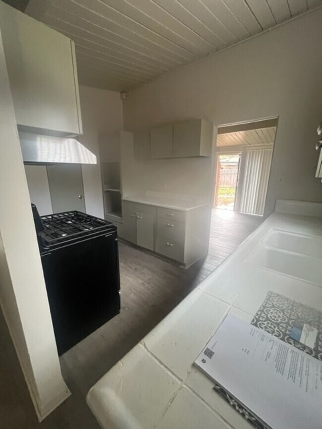 Building Photo - 3 Bedroom 2 Bath Riverside, Ca
