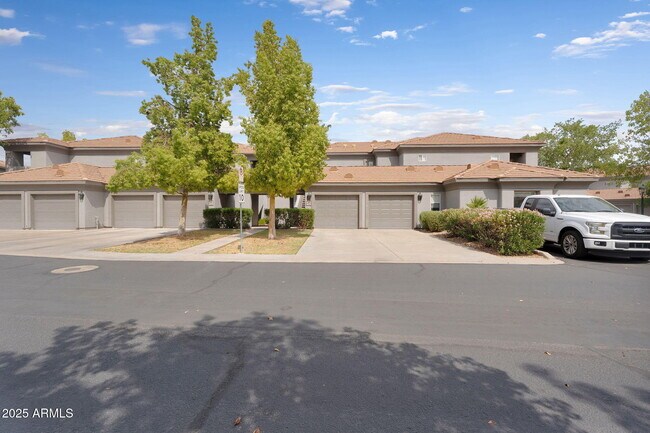 Foto del edificio - 7401 W Arrowhead Clubhouse Dr