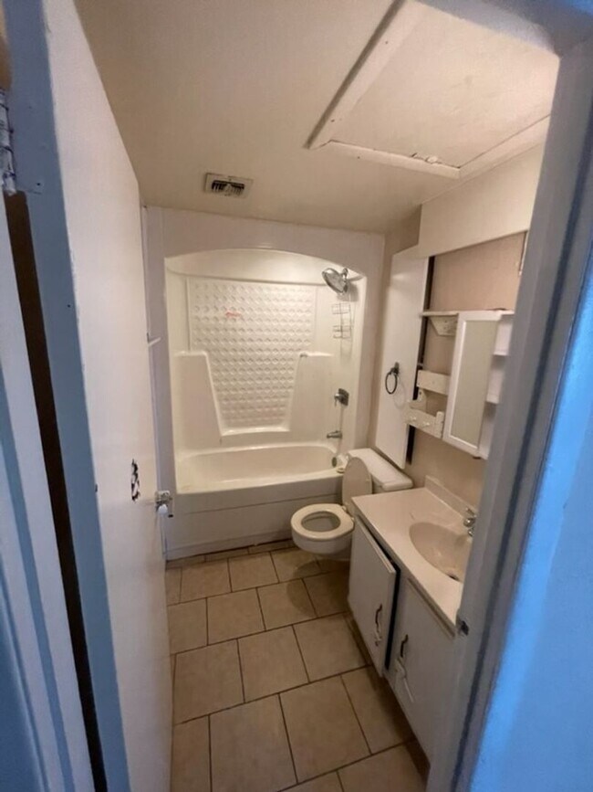 Foto del edificio - Two bedroom one bath - Ft Meade
