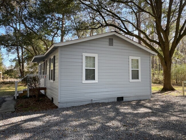 Foto del edificio - FULLY FURNISHED 408 Miles Road