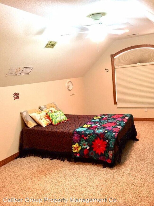Building Photo - 6 br, 4 bath House - 705 Hearthside Dr