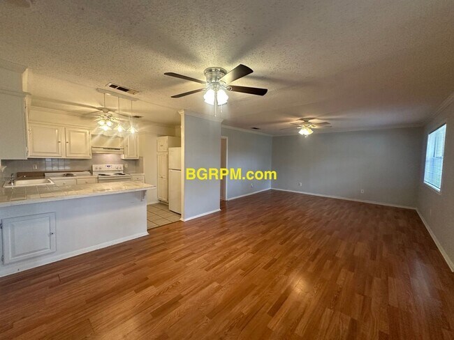 Building Photo - 3 BD, 1.5 BA, home in Jacksonville