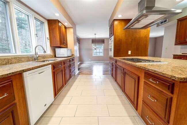Foto del edificio - 1337 Hillside Dr