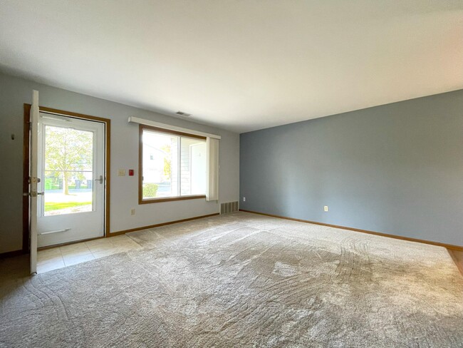 Building Photo - 1309 N Sunnyslope Dr