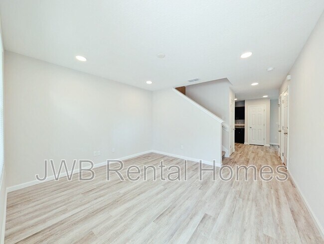 Foto del edificio - 5823 Castellano Ave