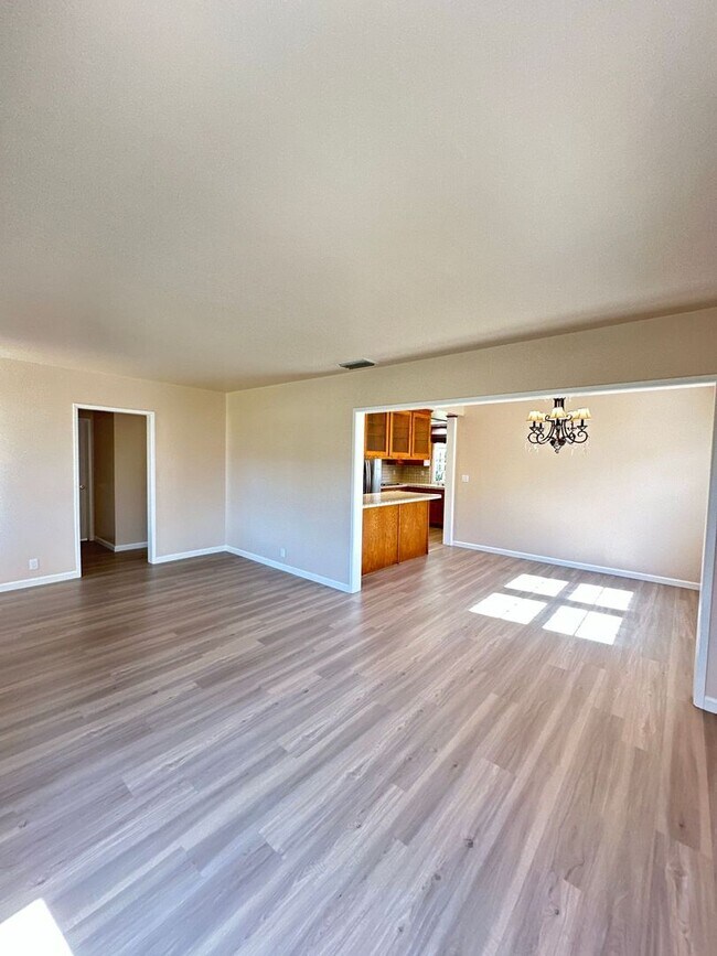 Foto del edificio - Lakewood 3 Bed Gorgeous House - New Paint ...
