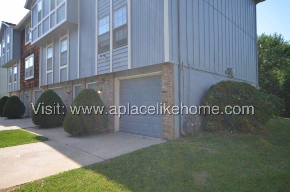 Primary Photo - 422 NE Timbercreek Dr Lees Summit MO 64086