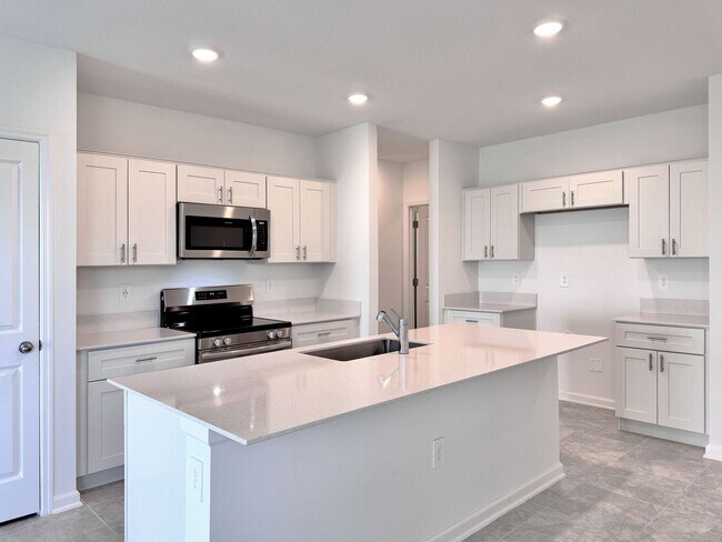 Foto del edificio - 2024 3-Bedroom, 2-Bathroom Home in Eagle Lake