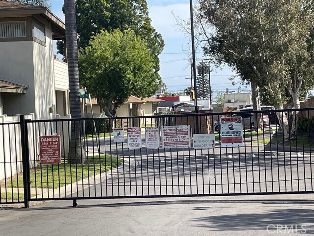 Foto del edificio - 960 Pinyon Ct