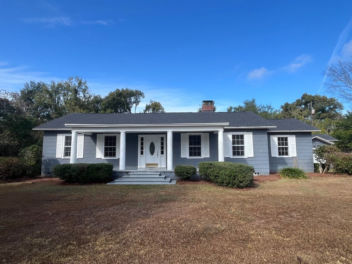 Primary Photo - Spacious 3 Bedroom Home • 2,100+ Sq Ft just outside of Live Oak Location
