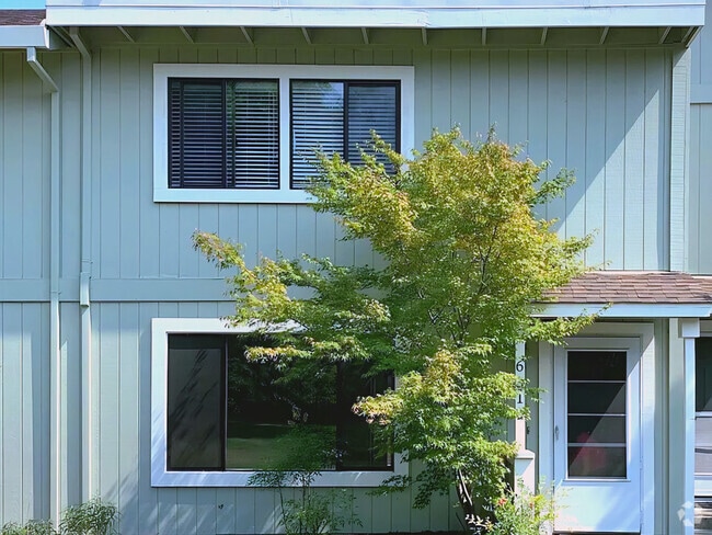 Building Photo - 631 Fairhaven Way