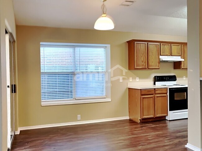 Foto del edificio - 1420 Mosscreek Dr