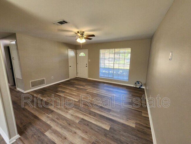 Foto del edificio - 5911 Benjamin St