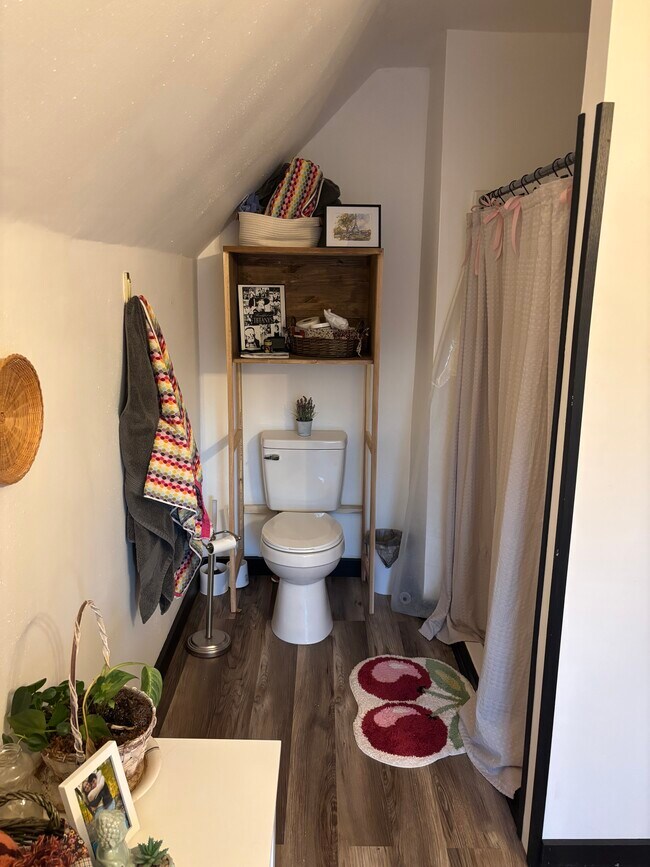 Foto del edificio - 1841 1/2 Highland Ave