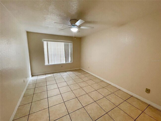 Building Photo - 2550 N Alafaya Trail