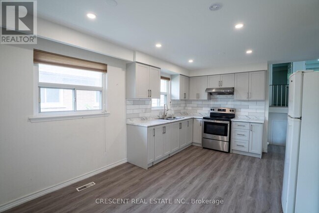 Building Photo - 400 Pinemeadow Ave