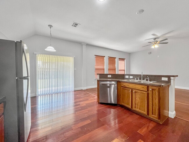 Building Photo - 502 Azalea Dr