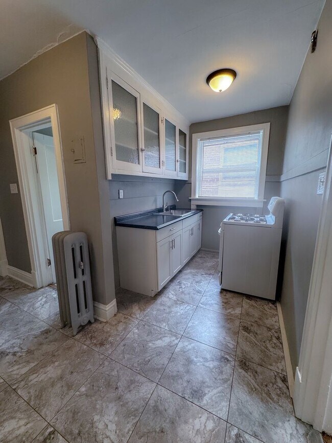 Building Photo - 4992-94 Mardel