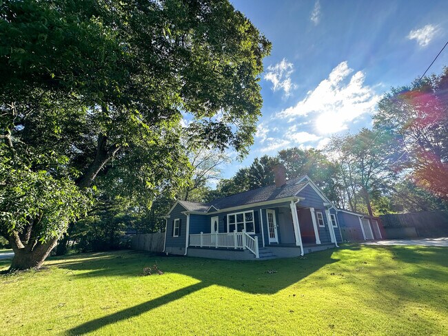 Building Photo - 806 N Clayton St