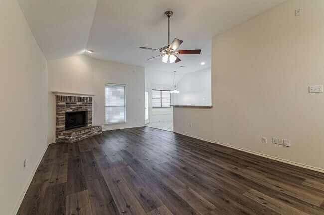 Building Photo - $1,795 4 Bed/2 Bath/2 Garage Ready for Move-in Forney Home in Eastwood Estates