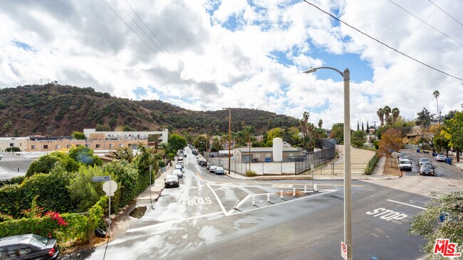 Building Photo - 149 S Ave 54