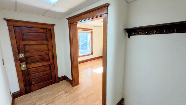 Building Photo - Spacious 2 Bedroom Apartment in Northeast