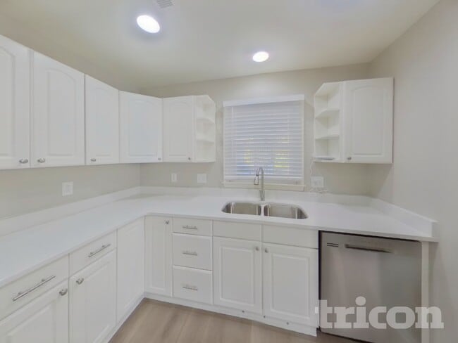 Foto del edificio - 8129 Blairtree Ct