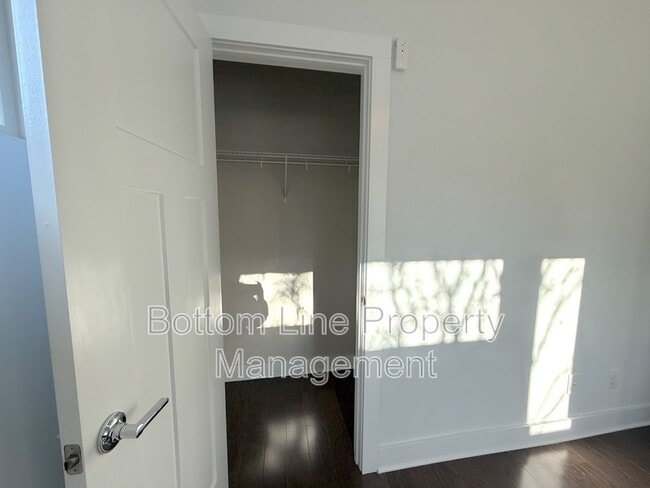 Foto del edificio - 118 W Poindexter Dr