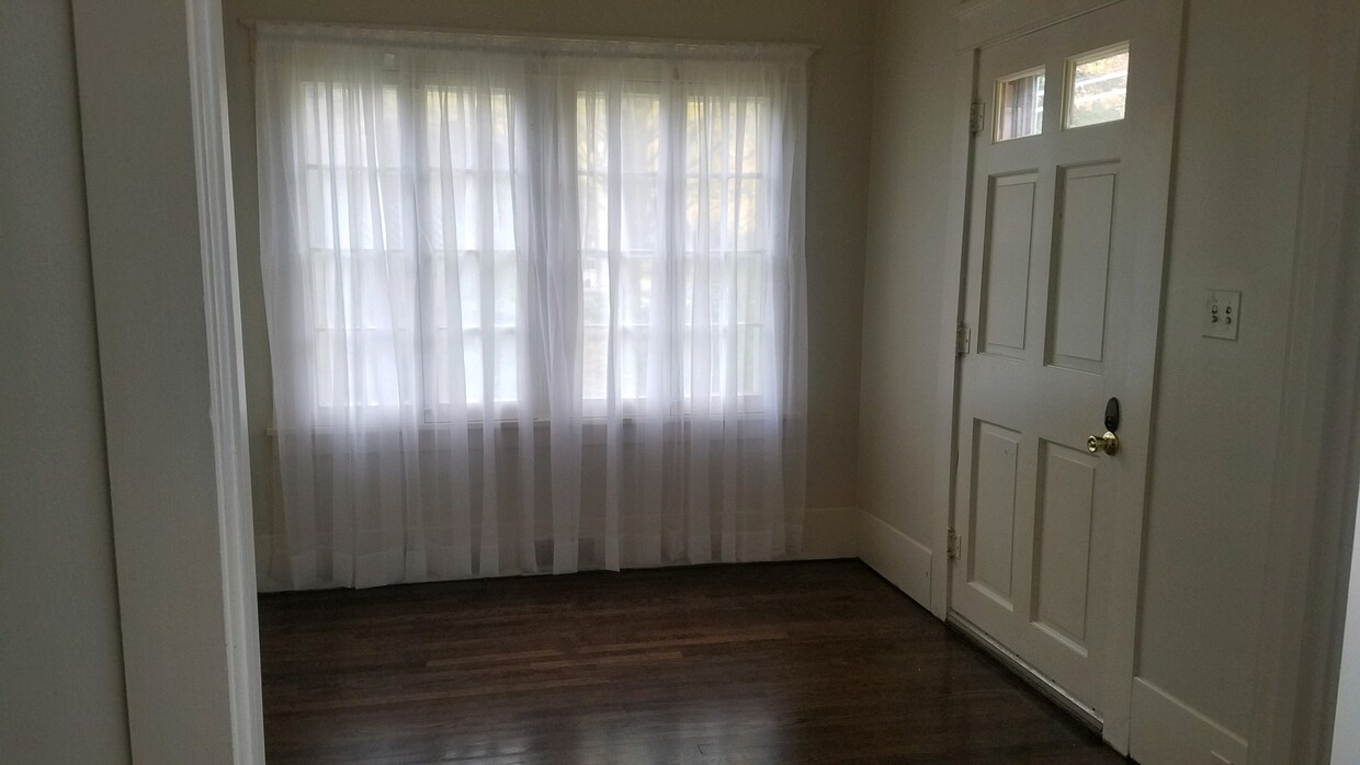 Primary Photo - 323 West St