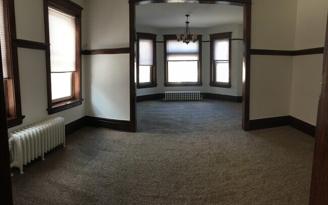 Sala de estar/comedor - 423 N 1st Ave E