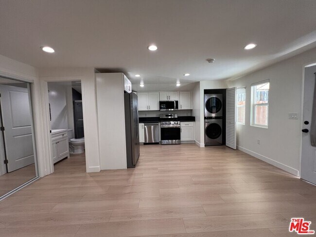 Foto del edificio - 946 S Lucerne Blvd