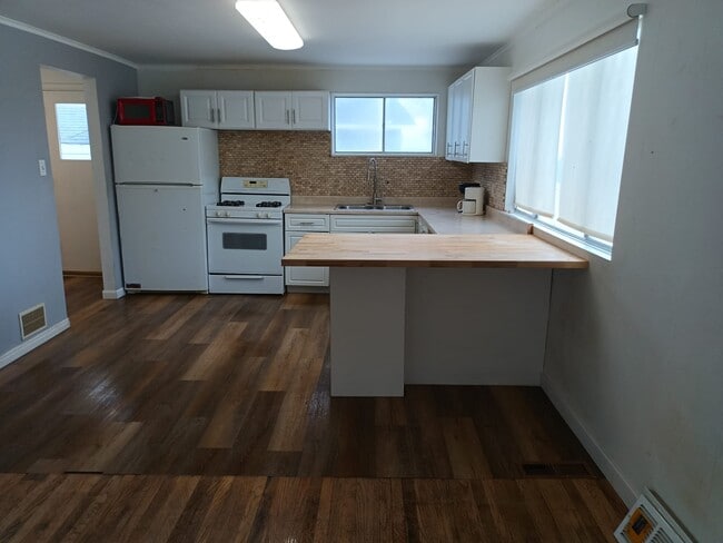 Building Photo - 2836 Canyon Rd