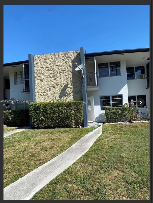 Building Photo - 5315 Hollywood Blvd