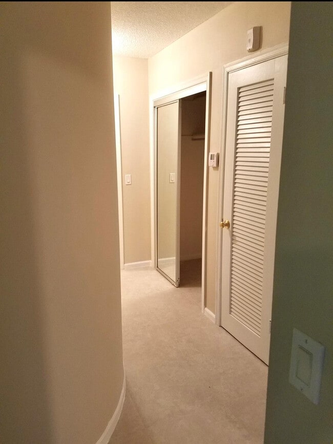 Foto del edificio - 2200 NE 66th St