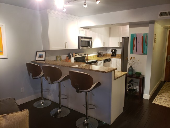 Foto del edificio - 230 E Broadway