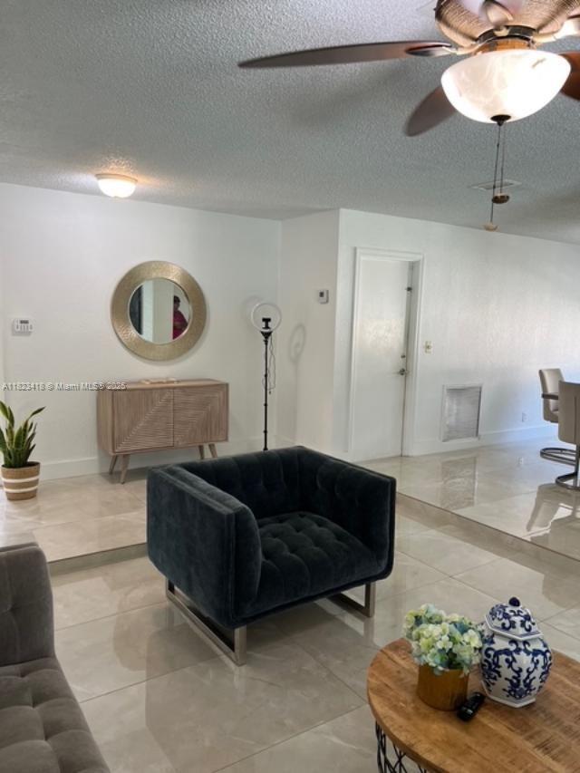 Foto del edificio - 10860 NW 40th St