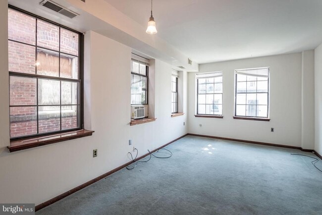 Building Photo - 830 South St