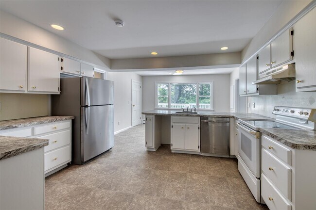 Building Photo - 400 Little Peconic Bay Rd